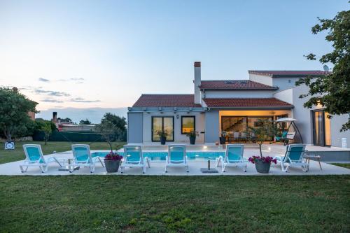 Beautiful villa Eva with private pool near the beach
