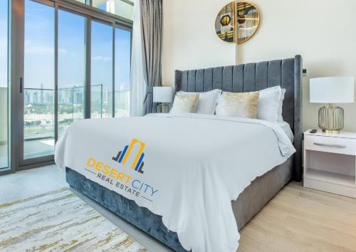 Postel nebo postele na pokoji v ubytování 2 Bed in Azzizi Farhad with Burj Khalifa view by Desert City Stays
