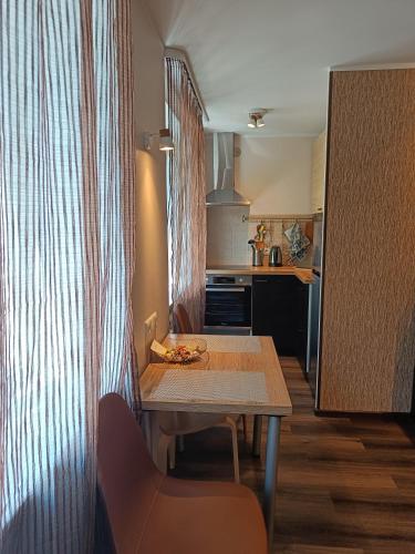 a small kitchen with a table and a dining room at NarvaCenter 2, рядом с границей in Narva