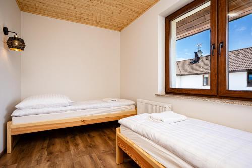 Postel nebo postele na pokoji v ubytování Bałtyk Park Gąski