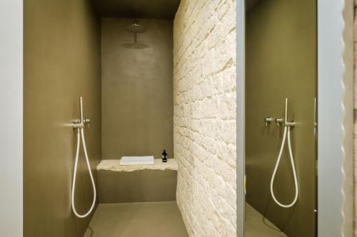 Ένα μπάνιο στο Murr Luxury Rooms