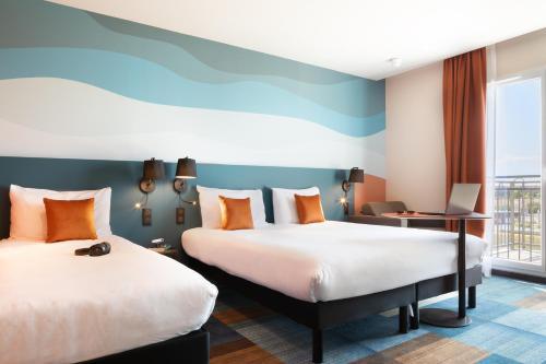 Ένα ή περισσότερα κρεβάτια σε δωμάτιο στο Ibis Styles Miramas