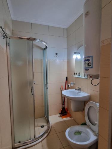 Bilik mandi di Fantasy Apartments Saint Constantine and Helena Resort