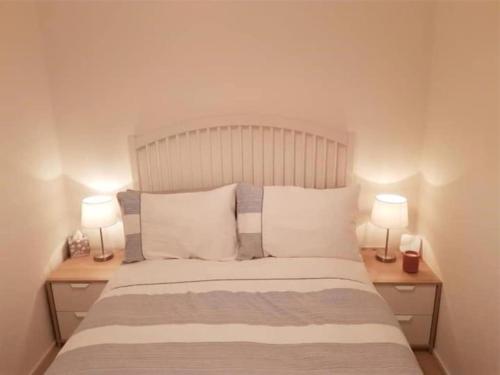 Afbeelding uit fotogalerij van Escape to a Clifftop Chalet with pool and tennis onsite - 1A Kingsdown Holiday Park in Kingsdown