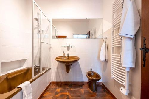 Koupelna v ubytování Maison - 5 personnes - jardin - wifi - parking