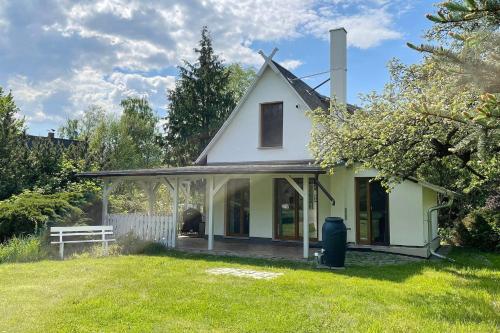 a white house with a porch and a yard at Lokoschen in Lübbenau