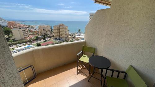 a balcony with a table and chairs and a view of the ocean at estudio con vista al mar 19 in Benalmádena