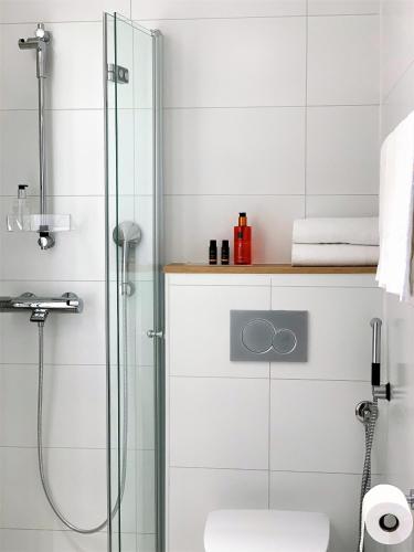 a bathroom with a shower and a toilet at Park Hotel Tornio in Tornio