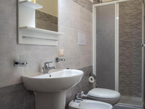 a bathroom with a sink and a toilet at Villa Paestum in Paestum