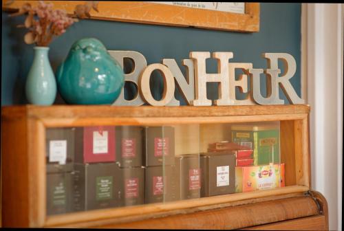a book shelf with books and a sign on it at La Belle lurette in Bressuire