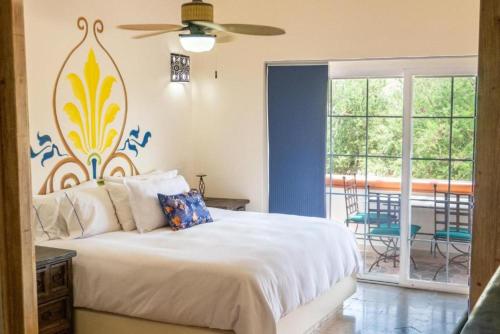 Säng eller sängar i ett rum på Golf Resort in Los Cabos
