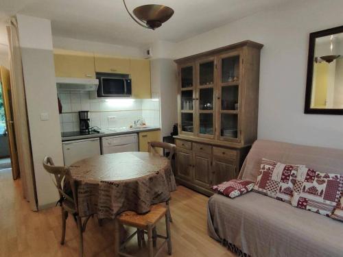 Fotografia z galérie ubytovania Appartement T2bis / 4-6 pers avec Balcon et Parking – Proche Centre Cauterets - FR-1-234-304 v destinácii Cauterets
