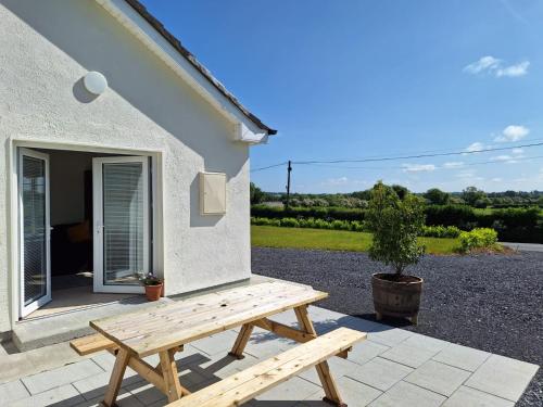 Μπαλκόνι ή βεράντα στο Quiet countryside studio apartment - recently renovated and amazing views