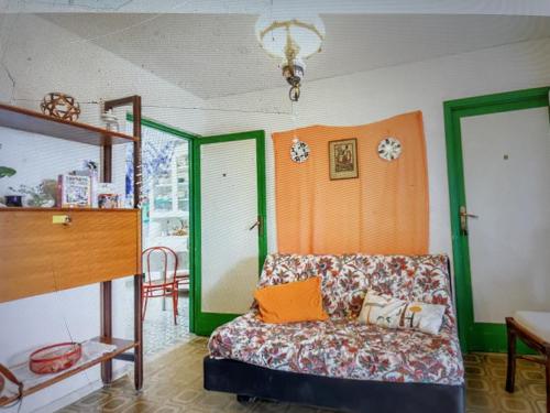 a living room with a couch and an orange wall at Casa Patrizia in Villapiana