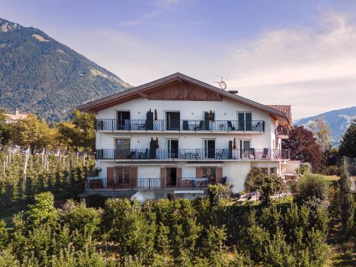 Nespecifikovaný výhled na hory nebo výhled na hory při pohledu z hotelu