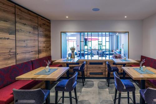 Un restaurante u otro lugar para comer en Hotel Föhrenhof