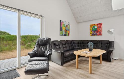 Posezení v ubytování 3 Bedroom Amazing Home In Ringkøbing