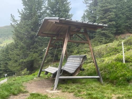 a bench sitting on top of a hill at Gschlössle Ferienwohnungen in Jerzens