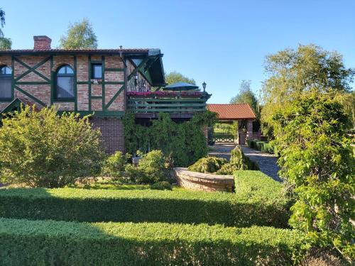 a house with a garden in front of it at Lisia Góra nad jeziorem Łebsko in Izbica