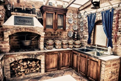 Η κουζίνα ή μικρή κουζίνα στο Bástya Panzió és Étterem