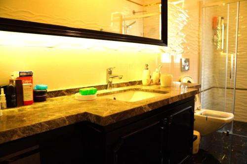 Ванная комната в Luxury Villa Narlıdere