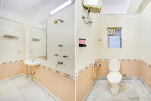 een badkamer met een toilet en een wastafel bij Dover Inn By BookMeriHotel in Calcutta