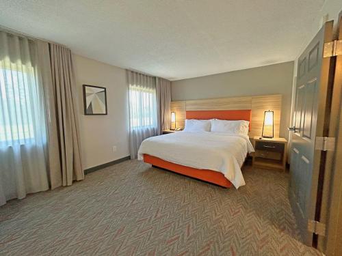 Candlewood Suites Indianapolis Downtown Medical District, an IHG Hotel Image