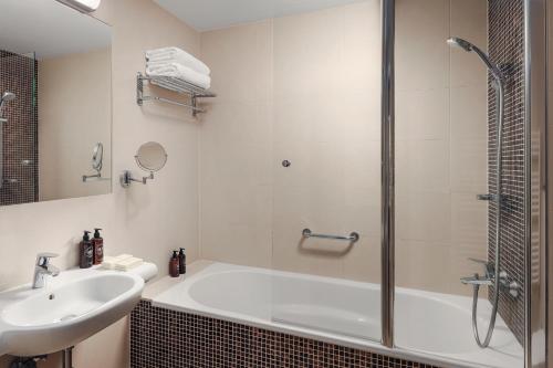 Ein Badezimmer in der Unterkunft Harvey Spa Hotel
