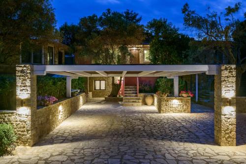 Taman di luar Maria Elena Villas - Akti Elia Halkidiki