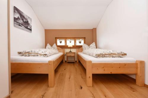 Giường trong phòng chung tại Ferienwohnung Frömlig