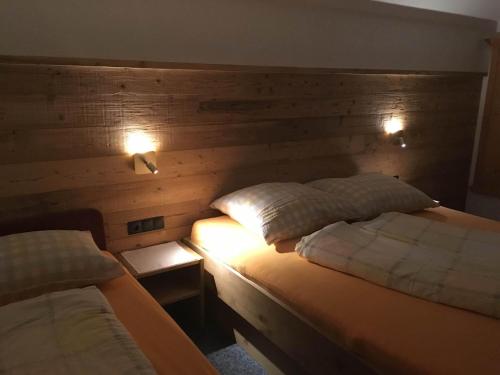 Ένα ή περισσότερα κρεβάτια σε δωμάτιο στο Landhaus Dajana
