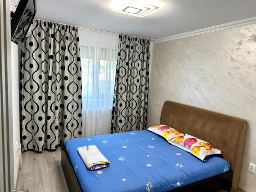 Llit o llits en una habitació de ROYAL APARTMENT