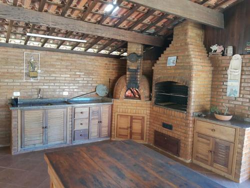 a kitchen with an oven in a brick wall at Sitio Recanto dos Sonhos in Ibiúna