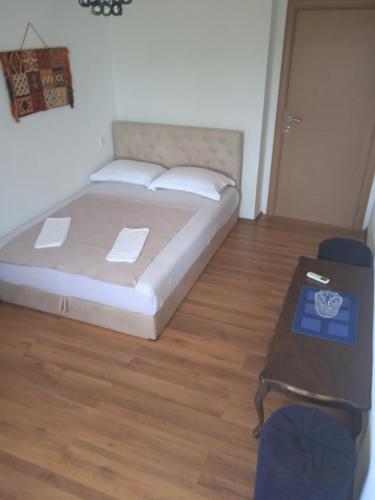 a bedroom with a bed and a wooden floor at Villa Elena Zagora in Neodi