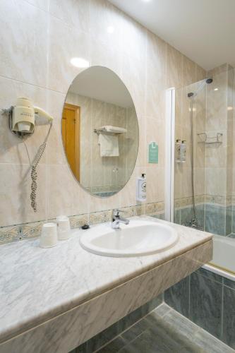 a bathroom with a sink and a mirror at Hostal Alda Río Duero in Soria