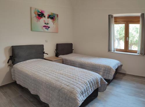 Olive Stonehouses - Alkistis