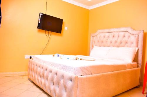 Consular Resort Meru房間的床