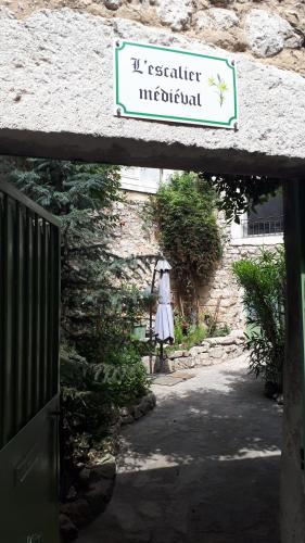 Gambar di galeri bagi LA GARDE ADHEMAR, L'escalier Médiéval di La Garde-Adhémar