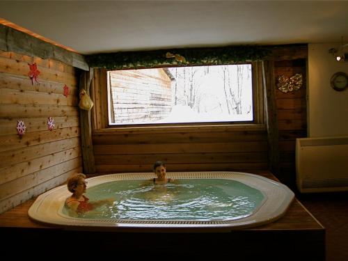 two children swimming in a hot tub in a house at Chalet Valloire, 6 pièces, 12 personnes - FR-1-263-156 in Valloire