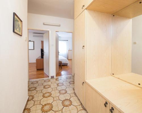 a hallway with a room with a bed and a kitchen at Apartments Maria in Povlja