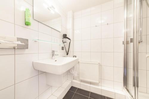 Bathroom sa Hotel Drei Kronen Elmshorn