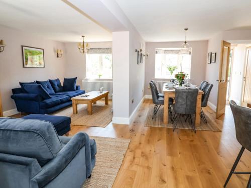 a living room with a blue couch and a table at Fishermans Lodge in York