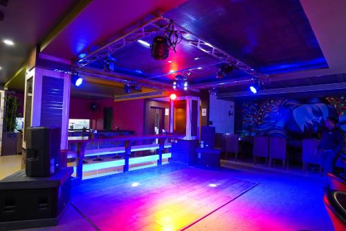 Večerní zábavní program pro hosty v ubytování Hotel Floret Inn