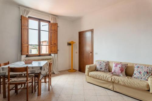 a living room with a couch and a table at Apartments Volpino - Affitti Brevi Italia in Lucca