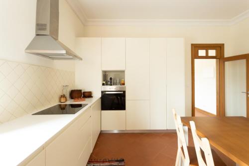 A kitchen or kitchenette at Countryside Villa with Nature & Pool - 'Casa dos Vasconcelos'