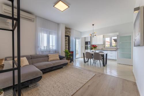a living room with a couch and a table at Villa Bepo in Plano