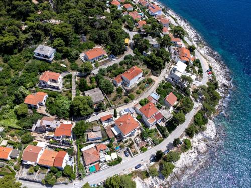 Rinada - ZF Hvar