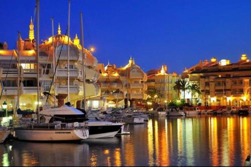 Estudio Boutique en Benalmádena, Recepción 24 horas, Piscinas