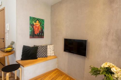 Μια τηλεόραση ή/και κέντρο ψυχαγωγίας στο Opsis Suite City Center