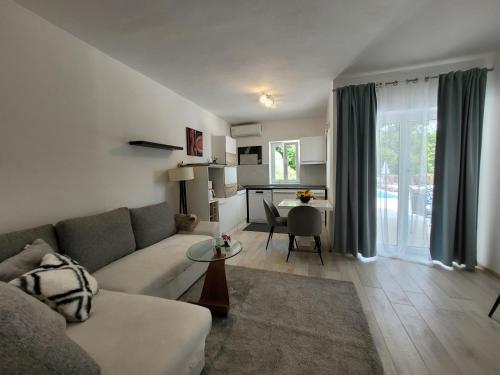 Posezení v ubytování Ferienwohnung mit Pool Kroatien mit Meerblick und Pool